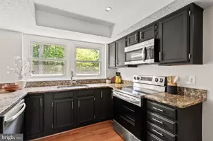 104 Briarwood Ct, Sterling, VA 20164 - Photo 24