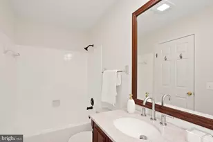 104 Briarwood Ct, Sterling, VA 20164 - Photo 36