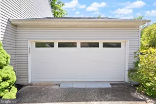 104 Briarwood Ct, Sterling, VA 20164 - Photo 6