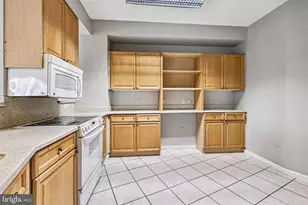 19375 Cypress Ridge Terrace, Leesburg, VA 20176 - Photo 12