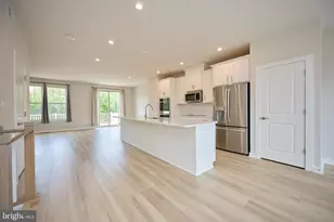 1035 Venifena Terrace SE, Leesburg, VA 20175 - Photo 6