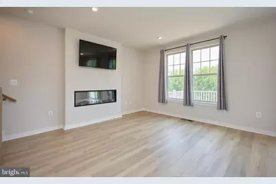 1035 Venifena Terrace SE, Leesburg, VA 20175 - Photo 8