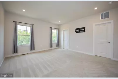 1035 Venifena Terrace SE, Leesburg, VA 20175 - Photo 16