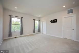 1035 Venifena Terrace SE, Leesburg, VA 20175 - Photo 16