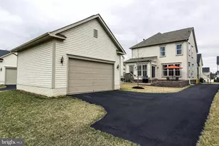 23417 Gardenwalk Dr, Ashburn, VA 20148 - Photo 2