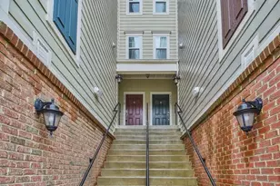 25218 Briargate Terrace, Chantilly, VA 20152 - Photo 2