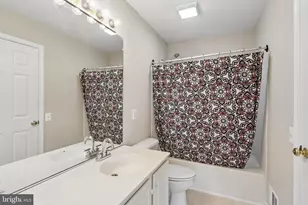 21745 Regents Park Cir, Sterling, VA 20166 - Photo 68