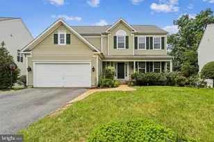 21745 Regents Park Cir, Sterling, VA 20166 - Photo 2