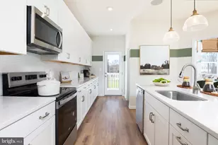 109 Camberwell Ter NE, Leesburg, VA 20176 - Photo 4