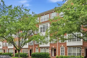 19283 Winmeade Dr, Leesburg, VA 20176 - Photo 2