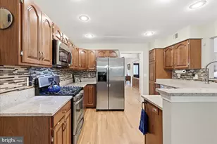 21283 Smokehouse Ct, Ashburn, VA 20147 - Photo 4