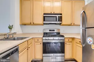 23092 Fontwell Square, Sterling, VA 20166 - Photo 18