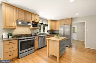 45383 Persimmon Ln, Sterling, VA 20165 - Photo 10