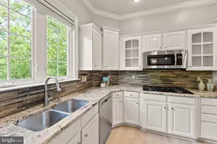 22566 Forest Run Dr, Ashburn, VA 20148 - Photo 4