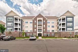 21914 Hawksbill High Cir, Sterling, VA 20164 - Photo 2