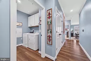 21914 Hawksbill High Cir, Sterling, VA 20164 - Photo 12
