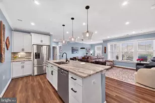 21914 Hawksbill High Cir, Sterling, VA 20164 - Photo 18