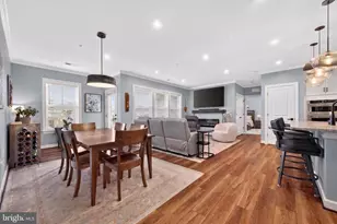 21914 Hawksbill High Cir, Sterling, VA 20164 - Photo 12