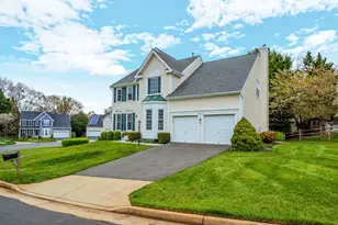 46610 Kingschase Ct, Sterling, VA 20165 - Photo 2