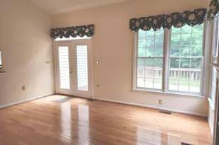 21218 Edgewood Ct, Sterling, VA 20165 - Photo 8