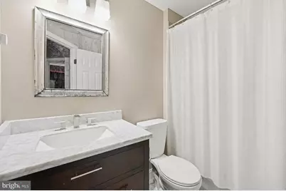 25203 Dunvegan Square, Chantilly, VA 20152 - Photo 10
