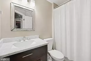 25203 Dunvegan Square, Chantilly, VA 20152 - Photo 10