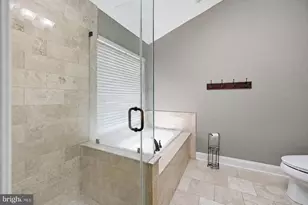 25203 Dunvegan Square, Chantilly, VA 20152 - Photo 14
