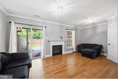 25203 Dunvegan Square, Chantilly, VA 20152 - Photo 2