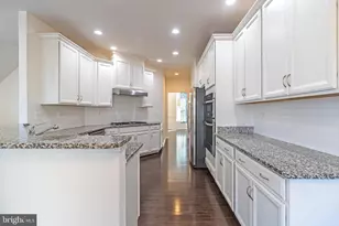 23409 Berkeley Meadows Dr, Ashburn, VA 20148 - Photo 12