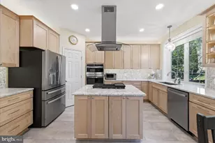 43232 Golf View Dr, Chantilly, VA 20152 - Photo 2