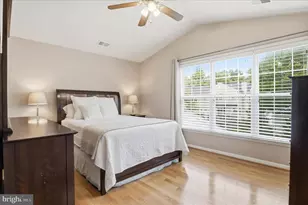 25352 Ripleys Field Dr, Chantilly, VA 20152 - Photo 18