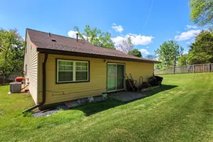 20 Running Brook Ln, Sterling, VA 20164 - Photo 8