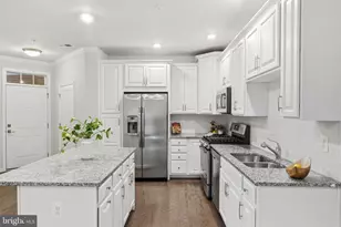 23286 Southdown Manor Terrace, Ashburn, VA 20148 - Photo 6