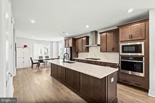 42086 Picasso Sq, Brambleton, VA 20148 - Photo 12