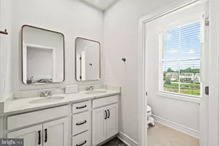 42086 Picasso Sq, Brambleton, VA 20148 - Photo 20