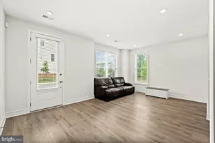 42086 Picasso Sq, Brambleton, VA 20148 - Photo 4