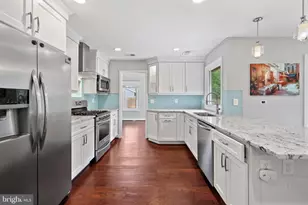 126 Hopeland Ln, Sterling, VA 20164 - Photo 2