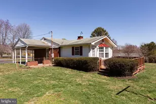 4 Cinnamon Fern Rd, Round Hill, VA 20141 - Photo 2