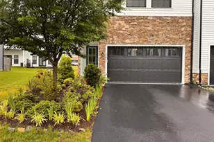 25419 Reed Orchard Ter, Chantilly, VA 20152 - Photo 2