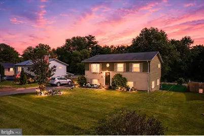713 W Holly Avenue, Sterling, VA 20164 - Photo 2