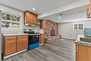 403 W Poplar Rd, Sterling, VA 20164 - Photo 16
