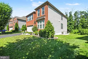24794 Somerby Dr, Chantilly, VA 20152 - Photo 2