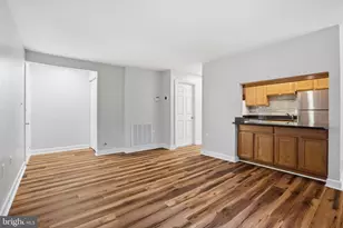 104 Westwick Ct, Sterling, VA 20165 - Photo 4