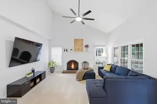 43197 Wayside Cir, Ashburn, VA 20147 - Photo 14