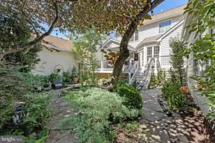 25496 Heathfield Cir, Chantilly, VA 20152 - Photo 36