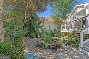 25496 Heathfield Cir, Chantilly, VA 20152 - Photo 6