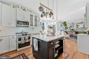 25496 Heathfield Cir, Chantilly, VA 20152 - Photo 10