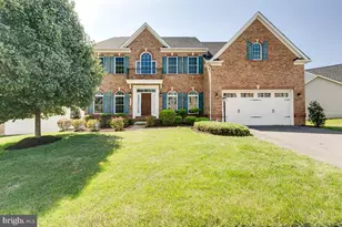 42463 Pine Forest Dr, Chantilly, VA 20152 - Photo 1