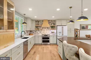 210 S Hughes St, Hamilton, VA 20158 - Photo 2