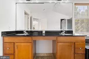 22561 Howardsville Woods Ct, Ashburn, VA 20148 - Photo 30